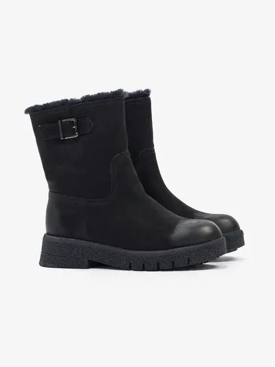 Ботинки черного цвета на среднем каблуке